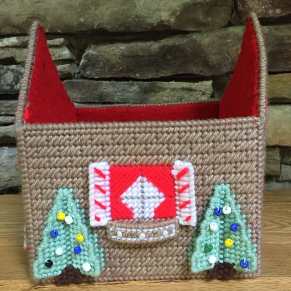 Yarn Christmas House Hand Crafted Card Keeper Box - Picture 6 of 10